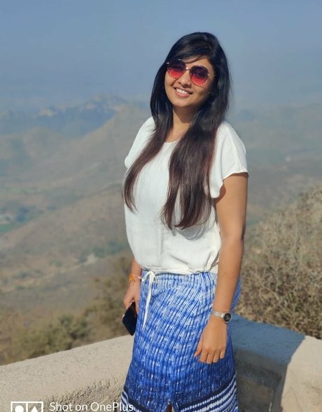 Anveshi Jain ポルノスター ヌード 写真