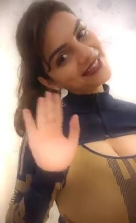 Anveshi Jain 裸の女優 画像