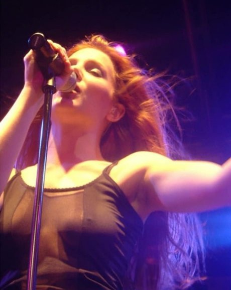 Simone Simons 独占ポルノスター 写真