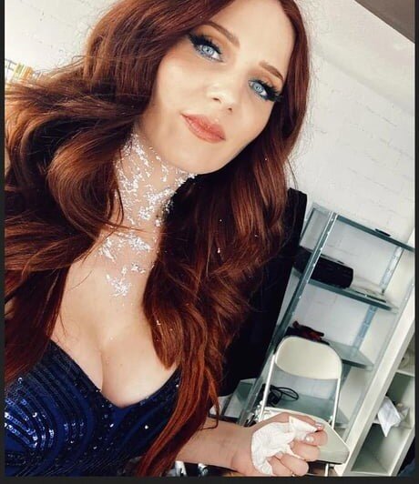 Simone Simons ポルノスター 写真