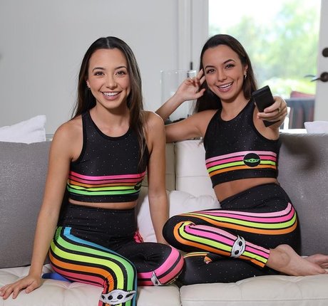 Merrell Twins エロティックなモデル 写真
