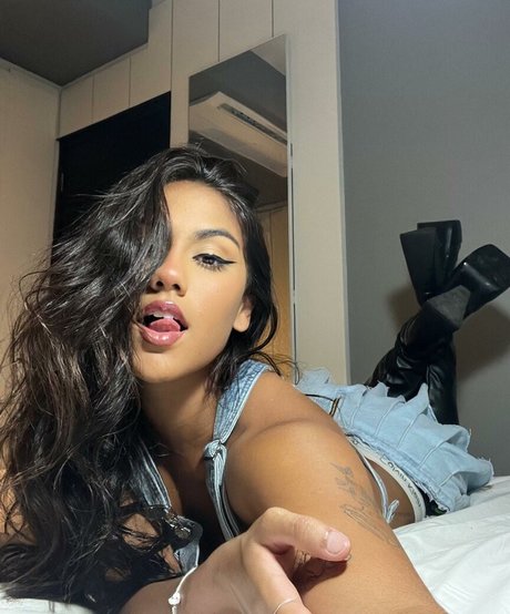 Julia Britz 高品質のポルノスター 写真