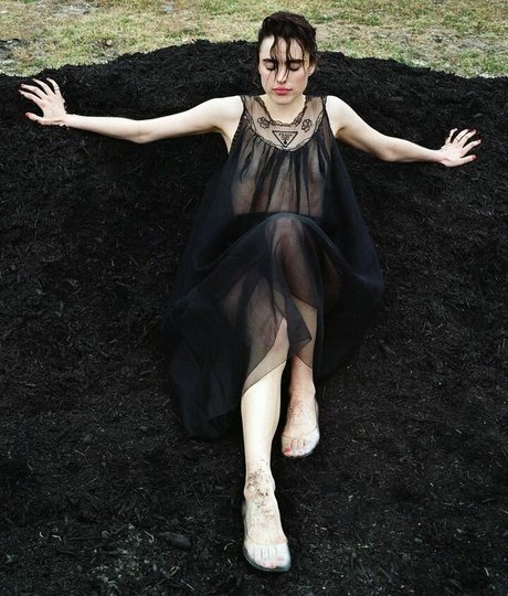 Margaret Qualley ホットなモデル 写真