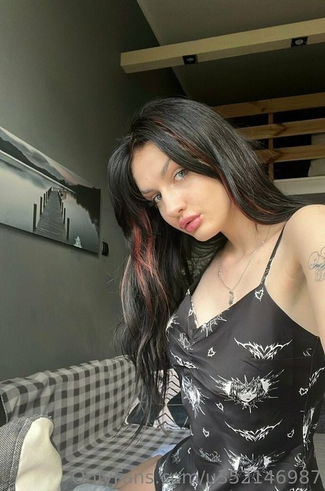 eve in wonderland セクシーモデル 写真