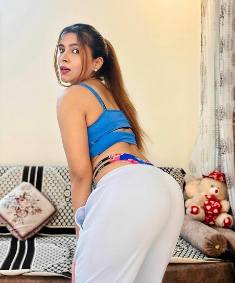 Tanya Chaudhari xxxポルノスター 写真