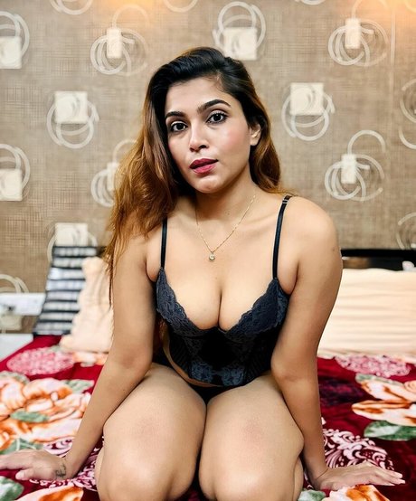 Tanya Chaudhari エロティック女優 写真