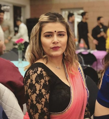 Akankshya Rijal セクシーなポルノスター 写真