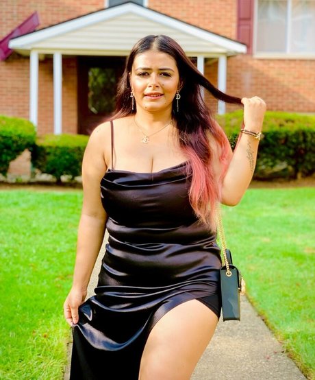 クーガー熟女オンリーファンズ セクシーヌード 写真