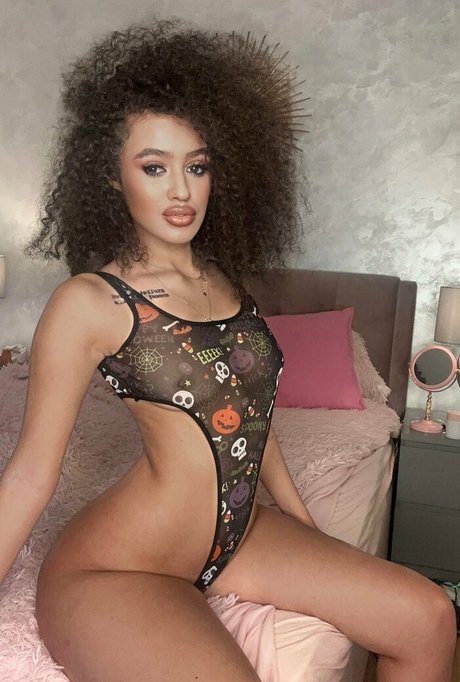NatalieBratz スター 裸 画像
