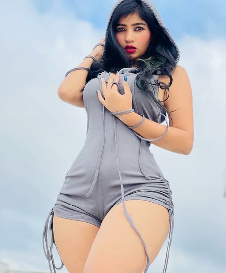 Neha Singh 高品質のポルノスター アーカイブ