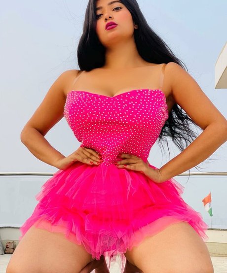 Neha Singh 美しいスター ギャラリー