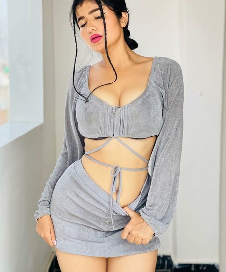 Neha Singh 独占モデル 画像