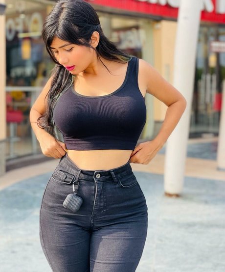 Neha Singh アートモデル 写真
