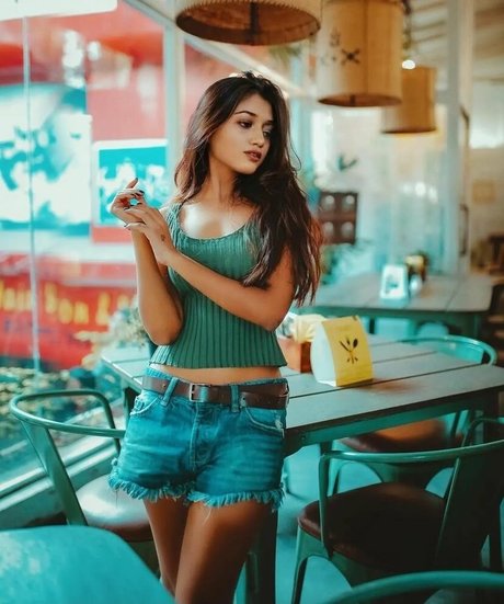 Ridhima Bisht スター ヌード 写真