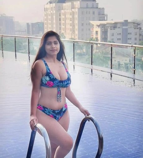 Pratika Sood アダルト女優 画像