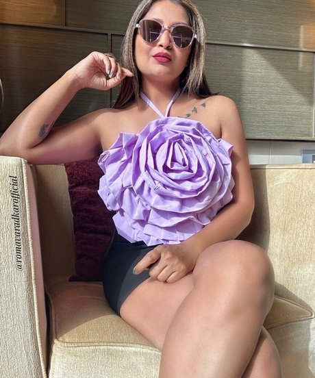 Roma Varadkar xxx女優 写真