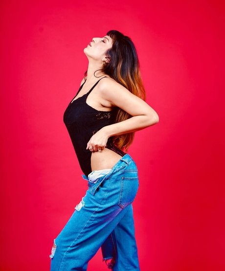 Akshita Dutta 独占女優 写真