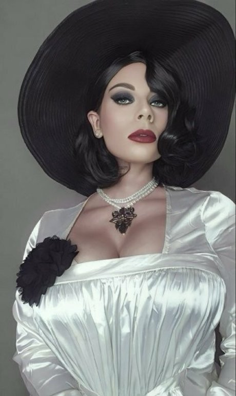 Lady Dimitrescu ポルノモデル 写真