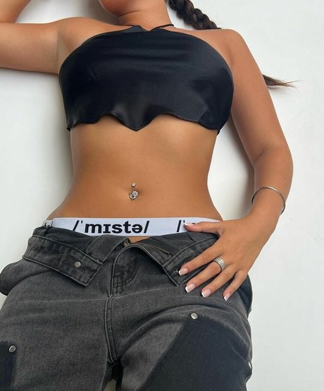 Isabella Evans xxxモデル 画像