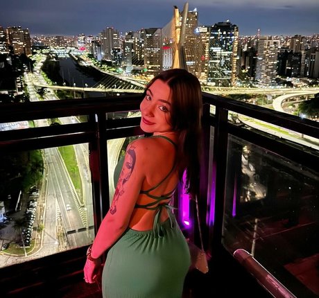 Ellen Maggnus 美しいスター 画像