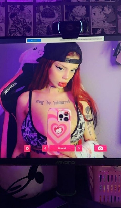 小さいペニスのシーメールOnlyFans ホット裸 写真