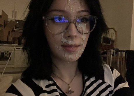 Jadey Anh エロティックなスター 画像