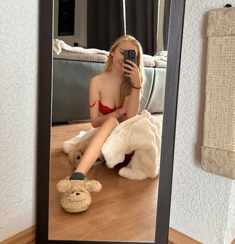 blonde vivi アートスター 写真
