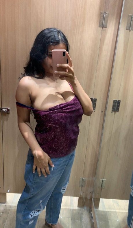 Desi Aurora xxx女優 画像