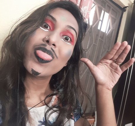Hemoshree Bhadra ポルノモデル 写真
