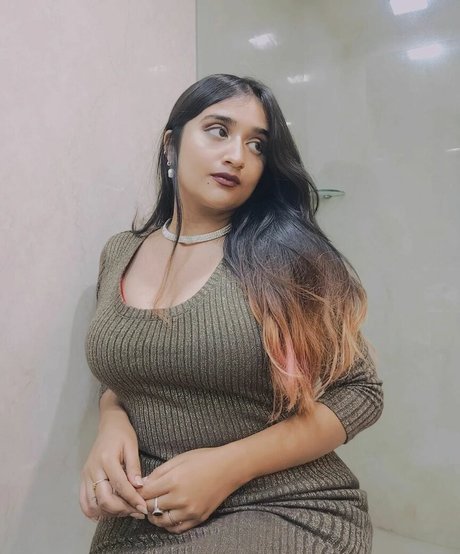 Ruchika Tandon ホットスター 写真