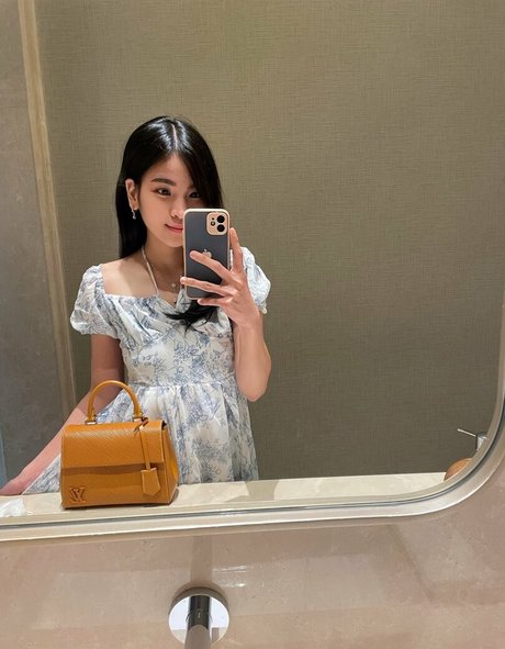 Aveline Liu アダルトモデル 写真