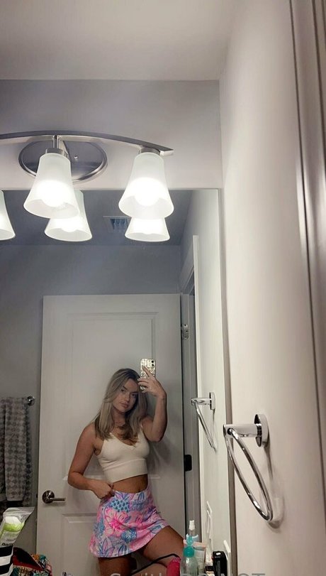 lindsaymfsmith top profile image