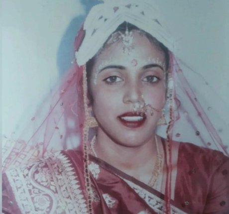 Nayoni Dutta 裸のモデル 写真