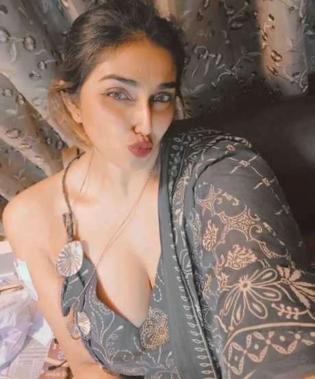 Nayoni Dutta ポルノスター ホット ギャラリー