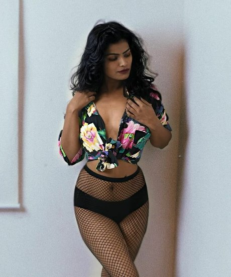 Nidhi Goel アダルトスター ギャラリー