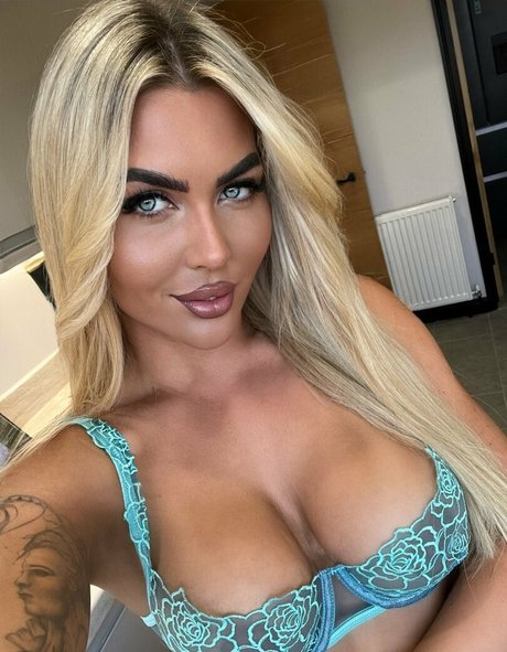 Daisy Dillon ホット女優 画像