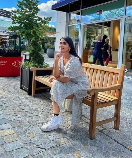 Tindy Kaur セクシーなポルノスター 写真