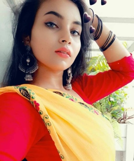 Aarohi Verma エロティックモデル 写真
