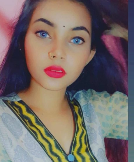 Aarohi Verma 美しいポルノスター 画像