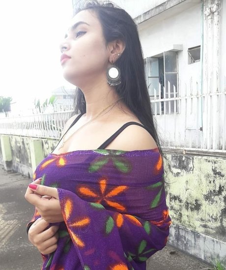 Aarohi Verma アートモデル 写真
