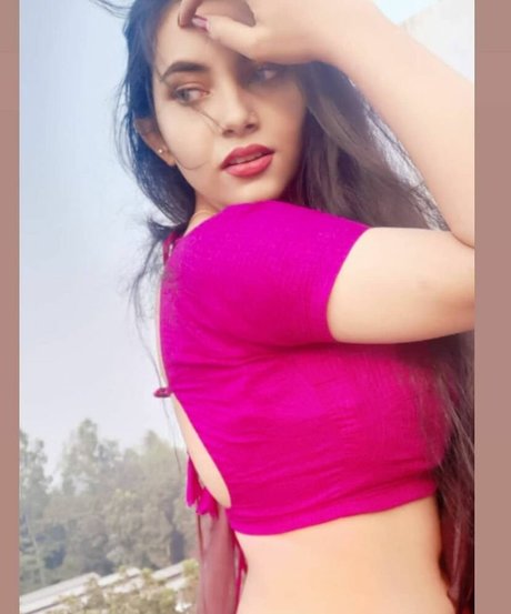 Aarohi Verma ホットなポルノスター ギャラリー