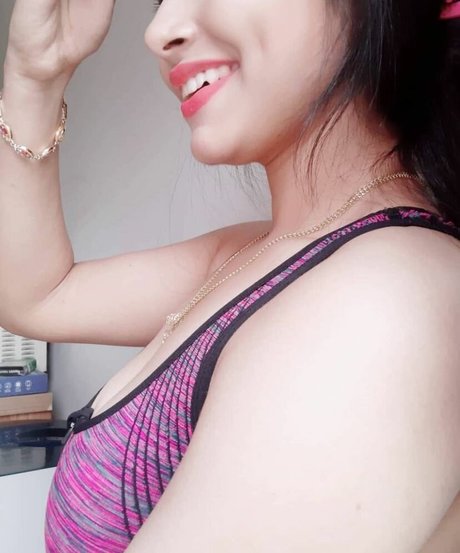 Aarohi Verma ヌードモデル 画像