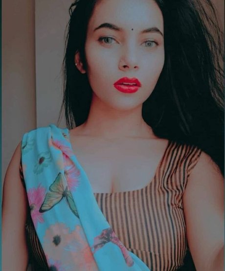 Aarohi Verma HDポルノスター 写真