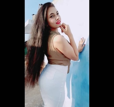Aarohi Verma ポルノスター 無料 ギャラリー