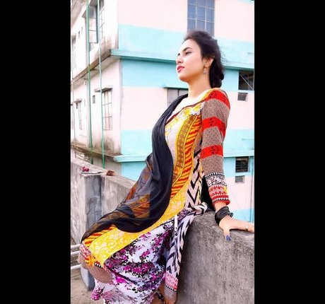 Aarohi Verma ヌードモデル 写真