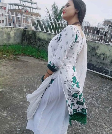 Aarohi Verma 美しいスター 画像