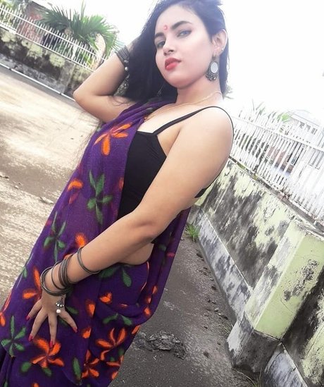 Aarohi Verma 高品質モデル 写真