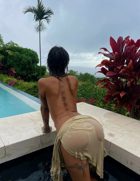 黒檀のシャワー OnlyFans アダルト アーカイブ