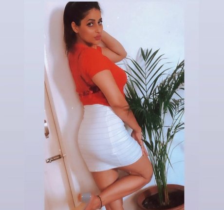 Vansheen Verma Sumbriya 美しい女優 画像