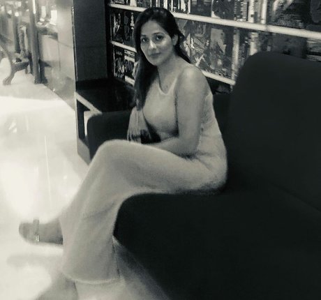 Vansheen Verma Sumbriya ポルノスター ヌード 写真